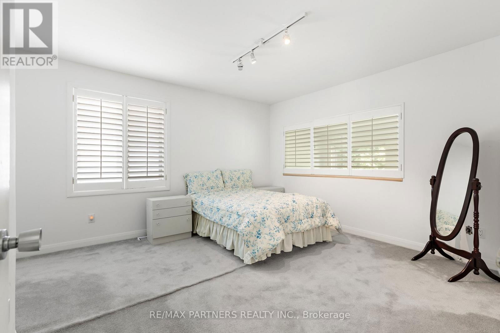 382 PARKVIEW AVENUE Image 24