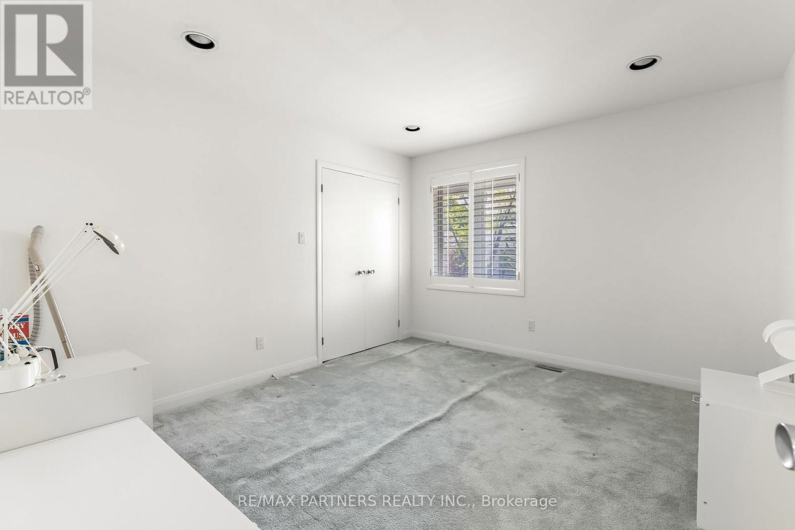 382 PARKVIEW AVENUE Image 25