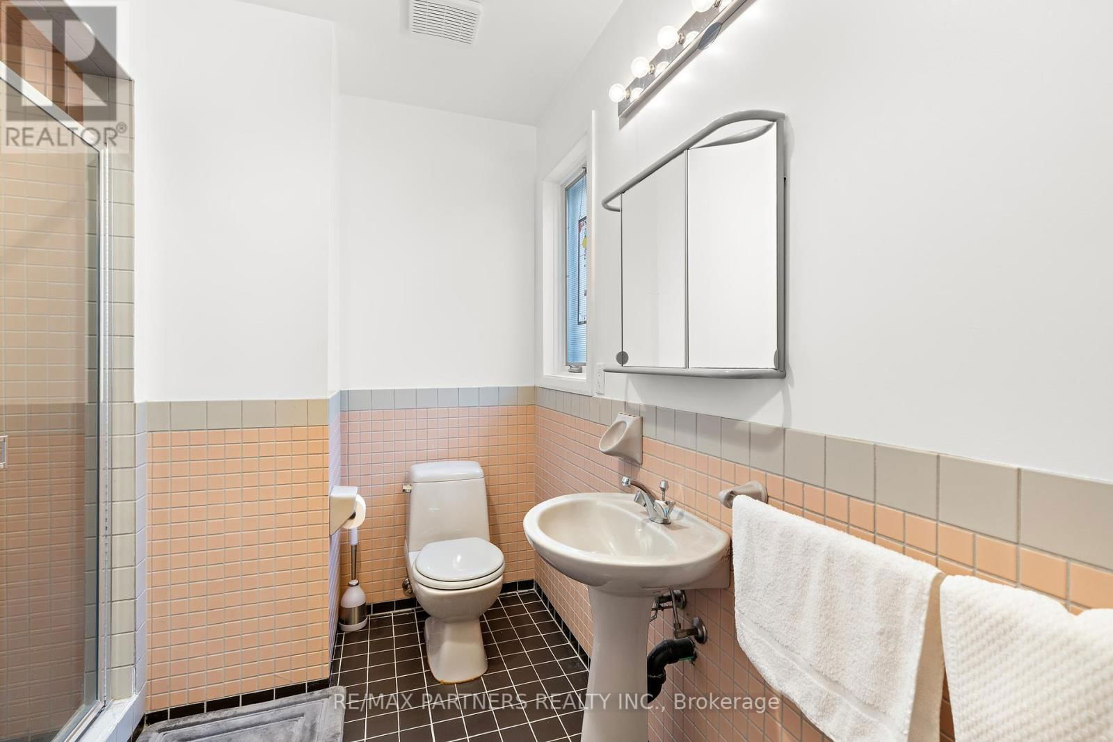 382 PARKVIEW AVENUE Image 28
