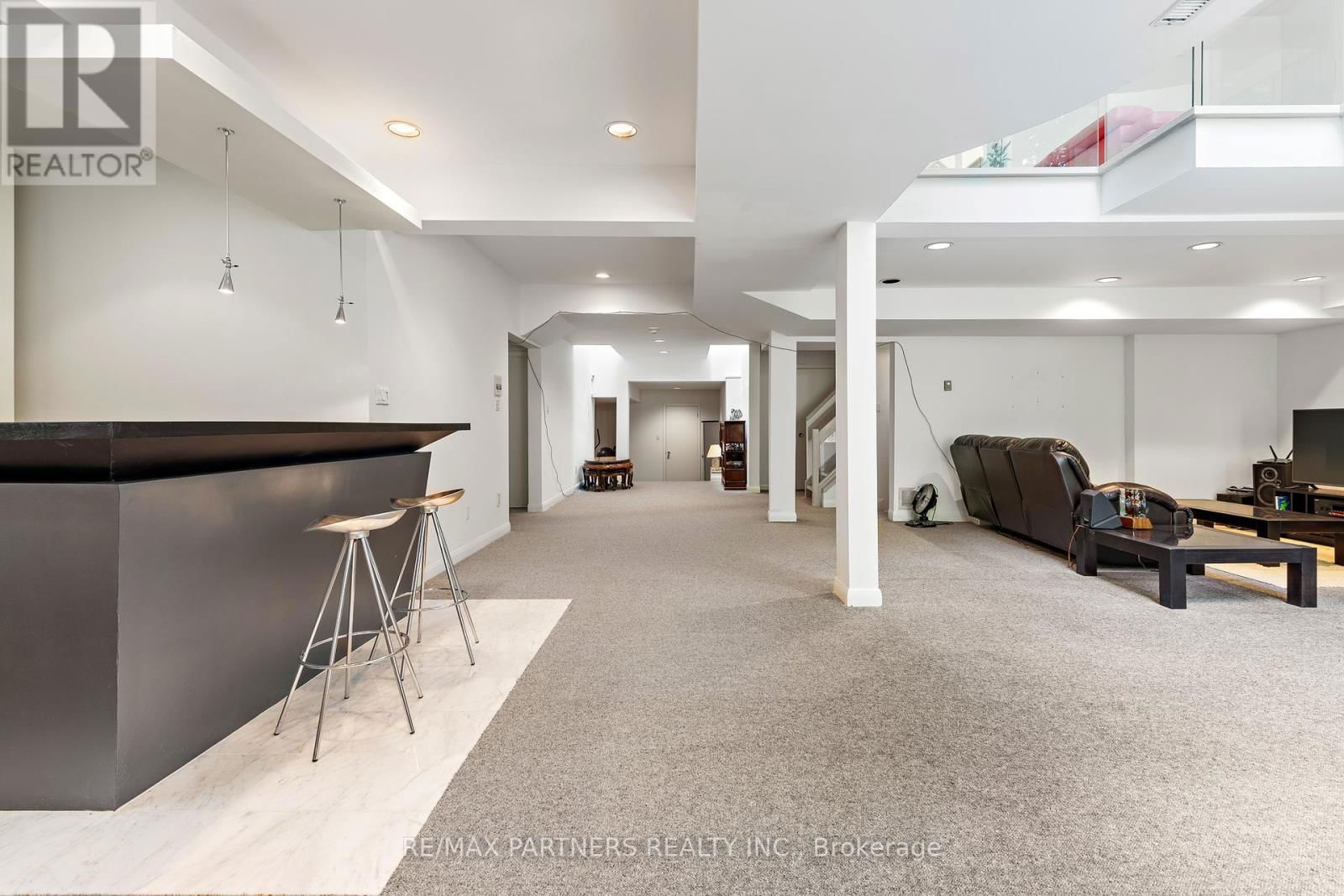 382 PARKVIEW AVENUE Image 30