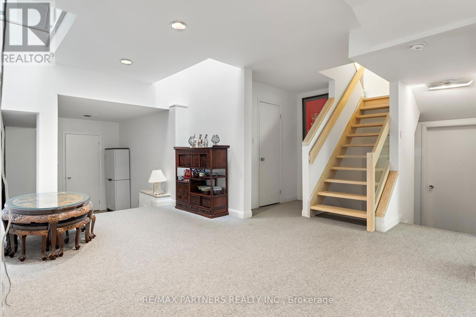 382 PARKVIEW AVENUE Image 31