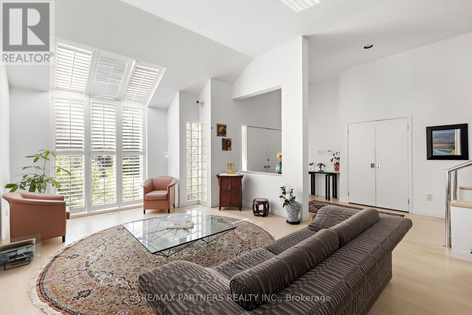382 PARKVIEW AVENUE Image 8