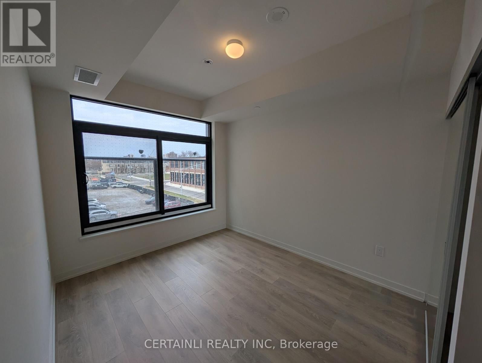 307 - 181 STERLING STREET Image 7