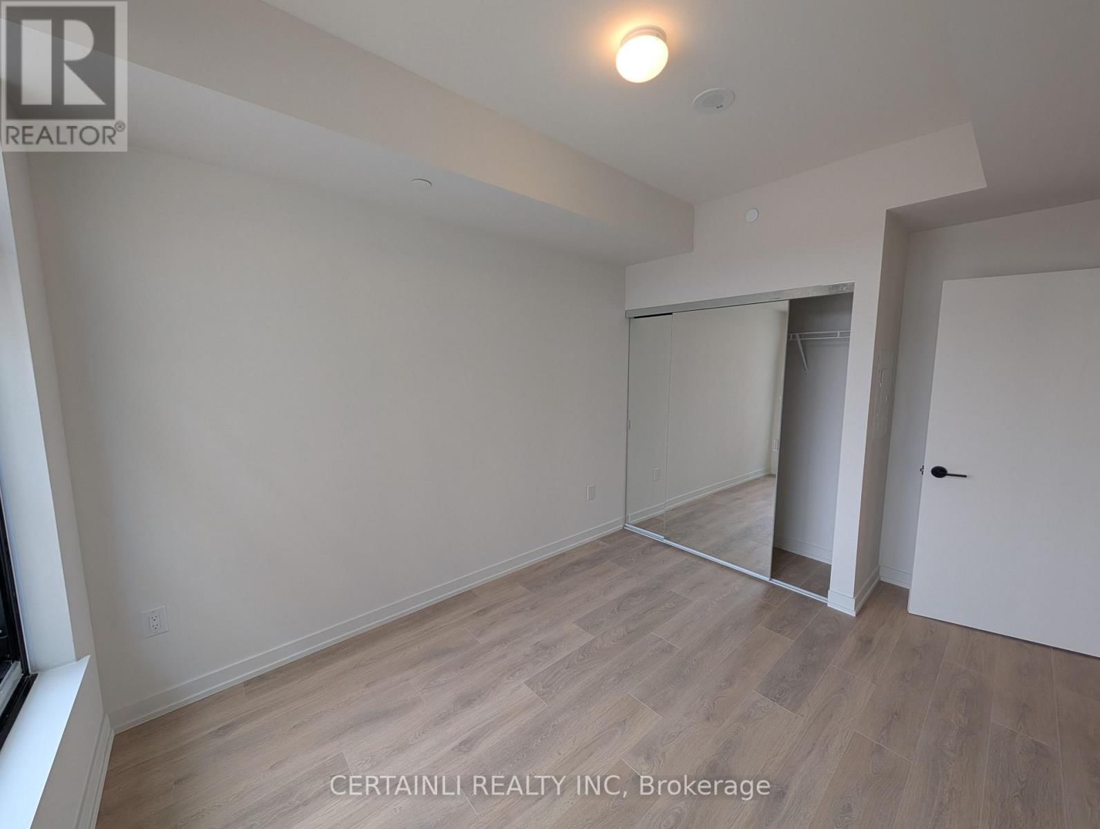 307 - 181 STERLING STREET Image 8
