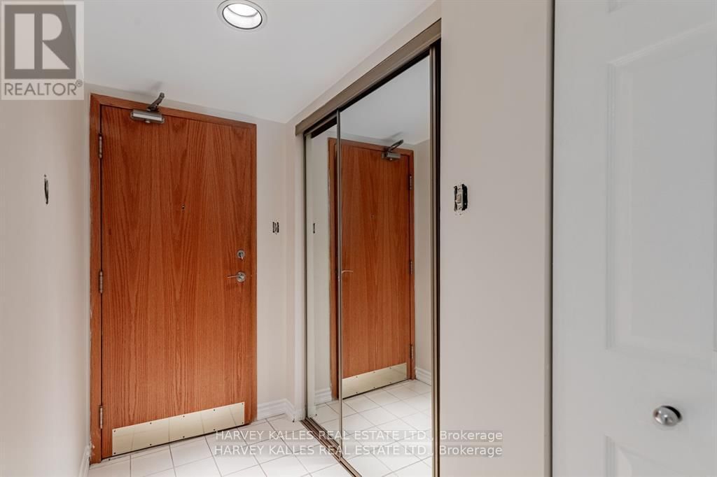 2507 - 77 HARBOUR SQUARE Image 3