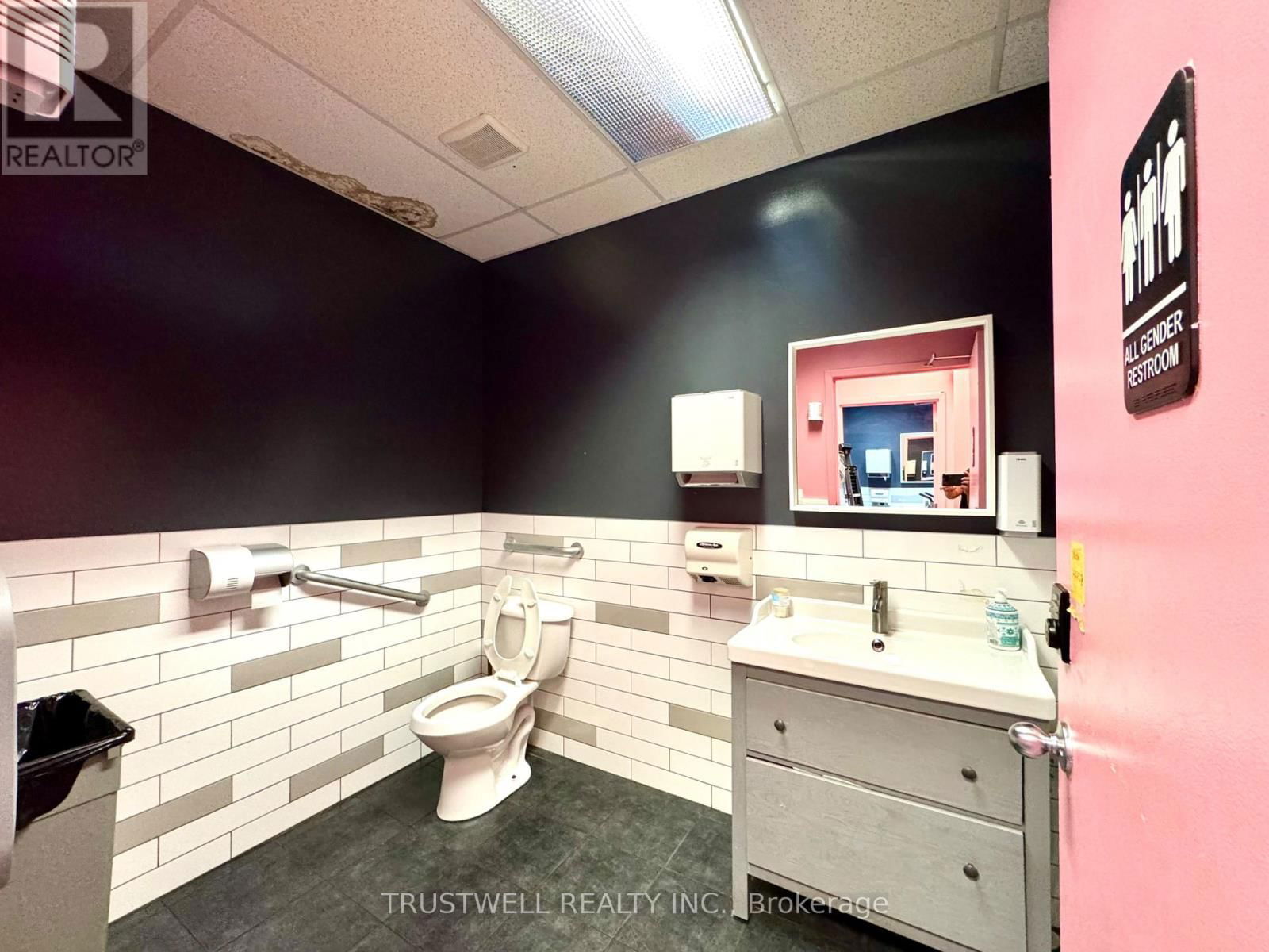542 CHURCH STREET Image 14
