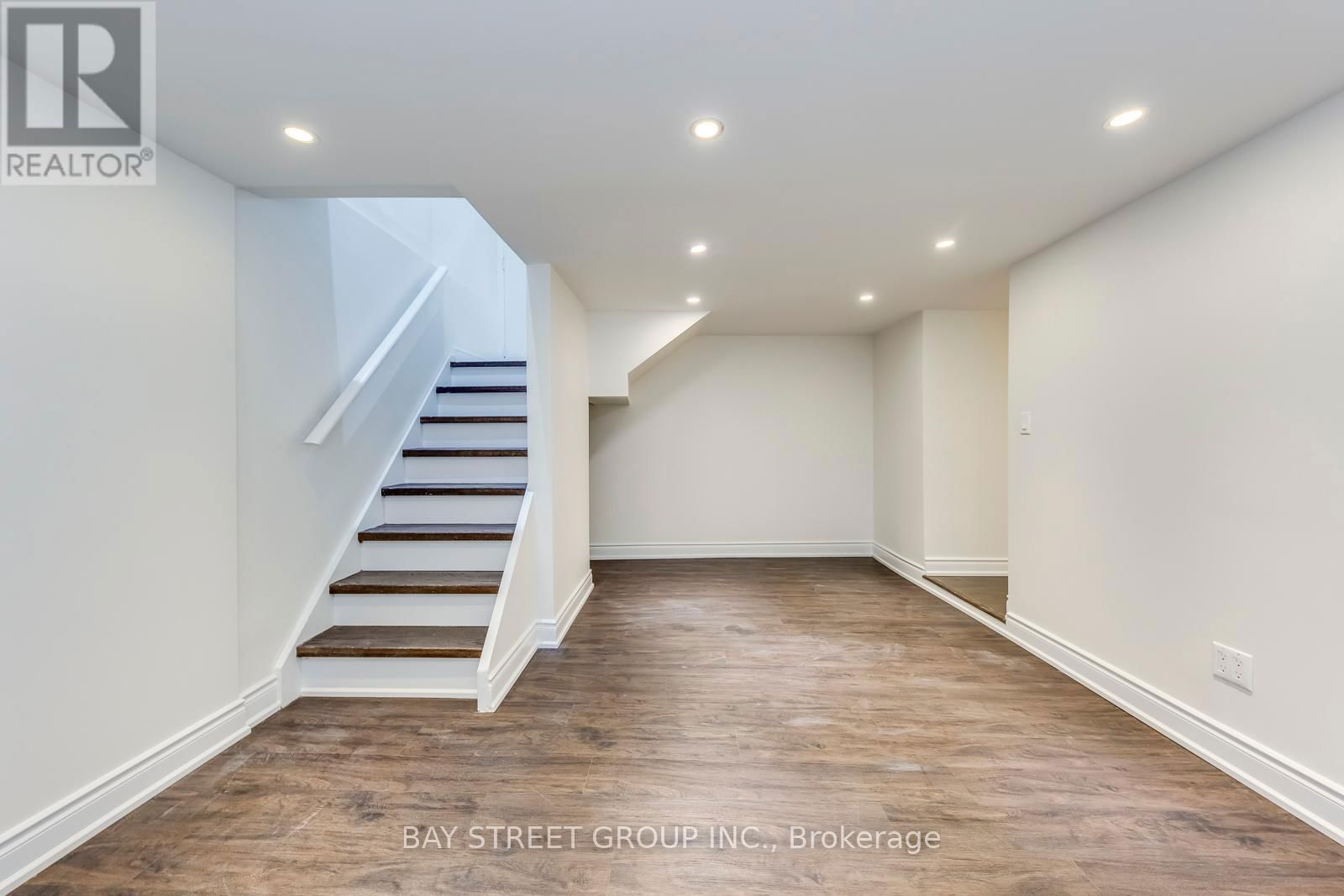 90 AVONDALE AVENUE Image 18