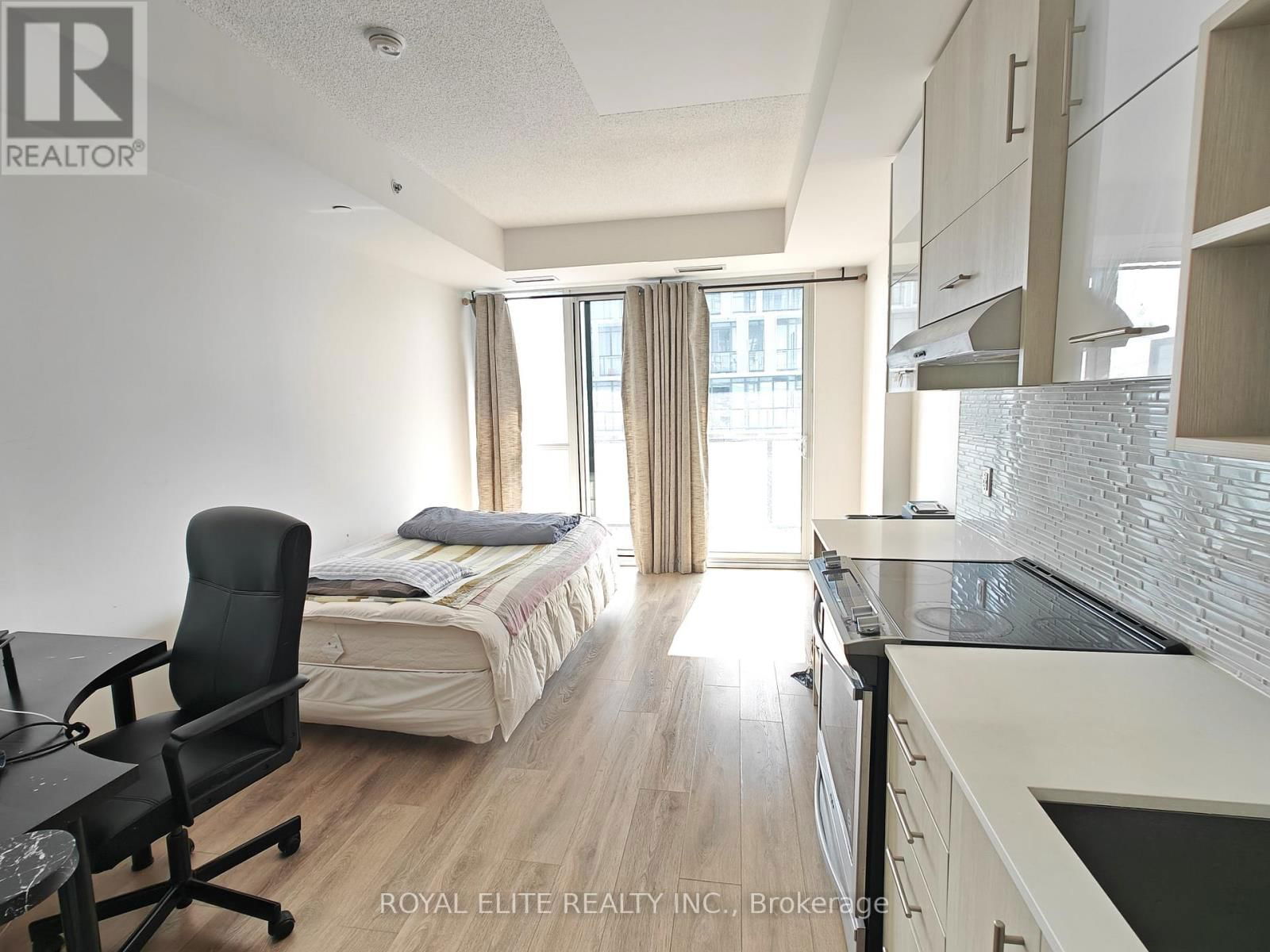 1203 - 150 FAIRVIEW MALL DRIVE Image 3