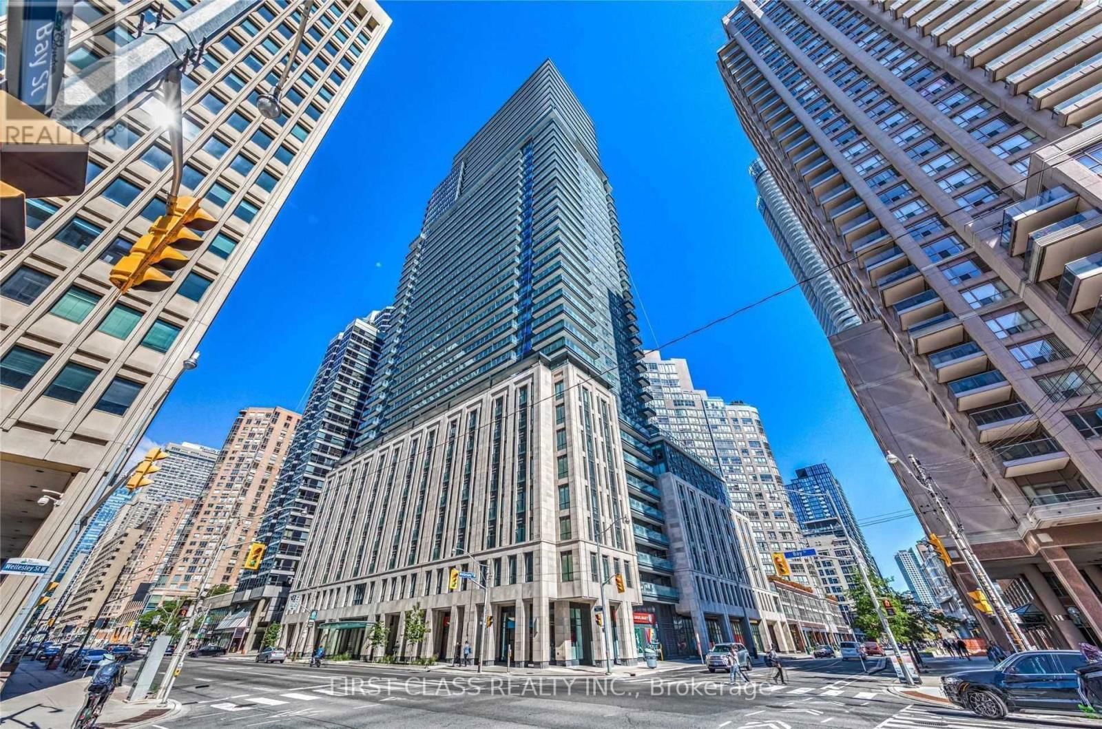 1303 - 955 BAY STREET Image 1