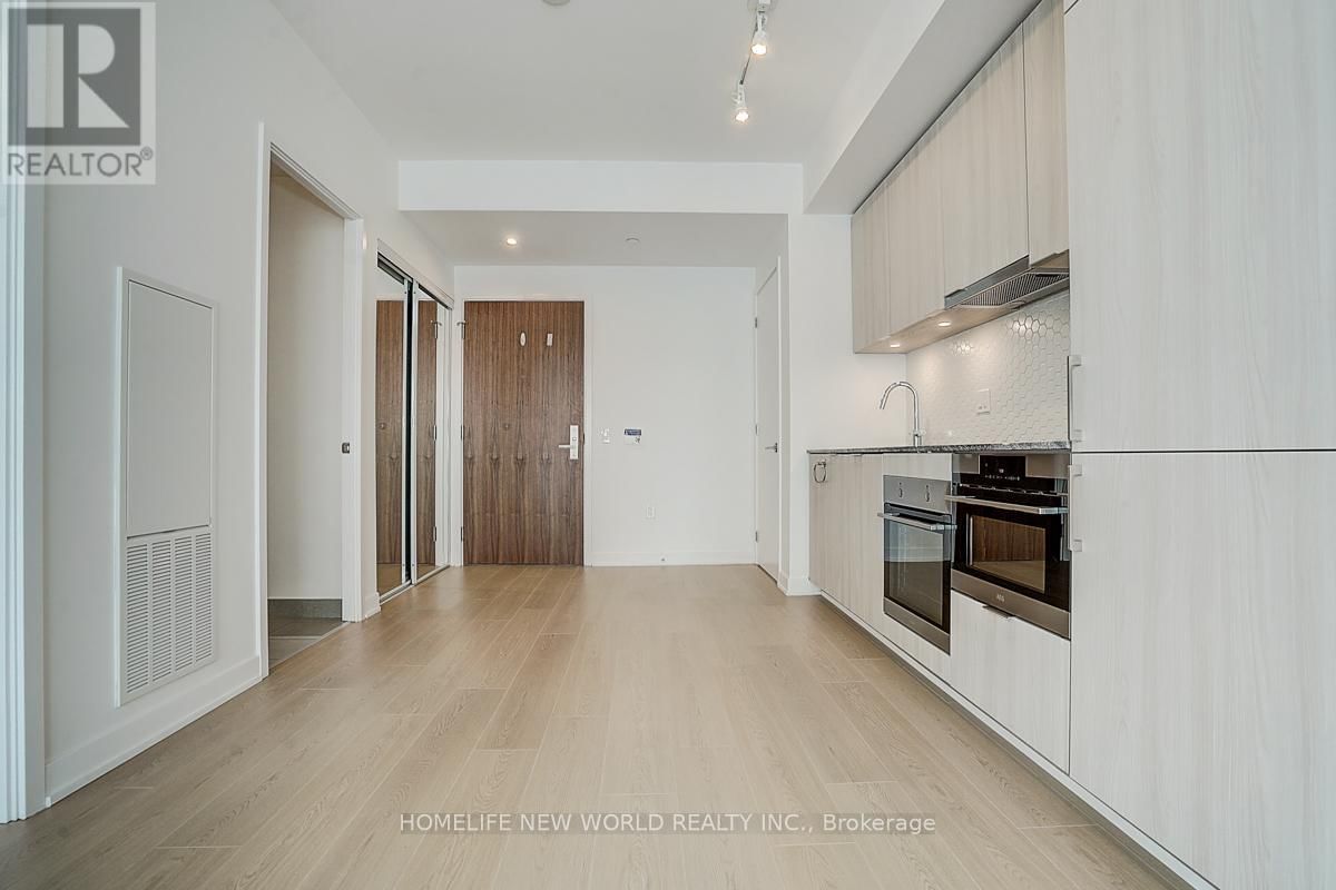 419 - 15 QUEENS QUAY EAST Image 6