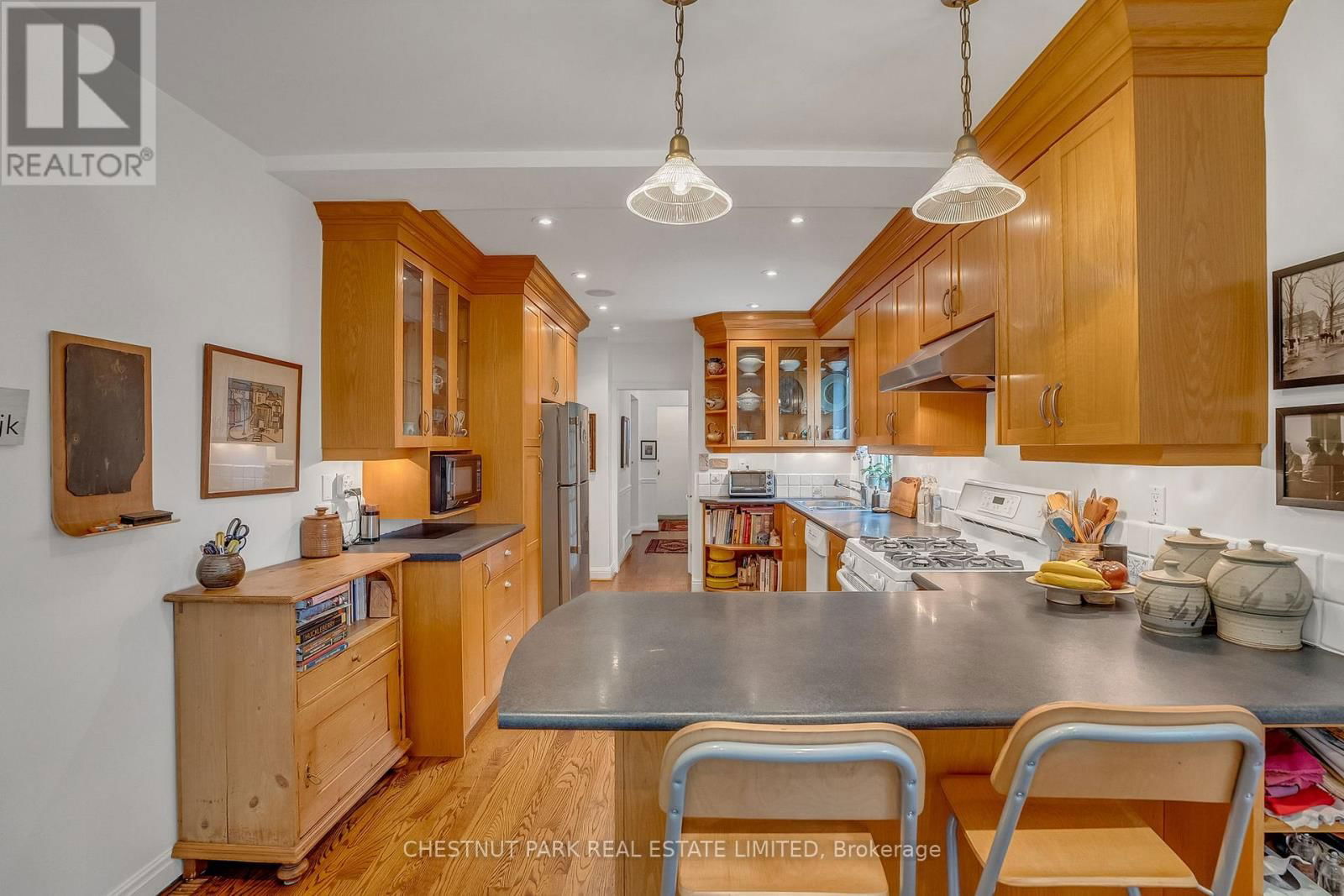 214 ARMOUR BOULEVARD Image 16