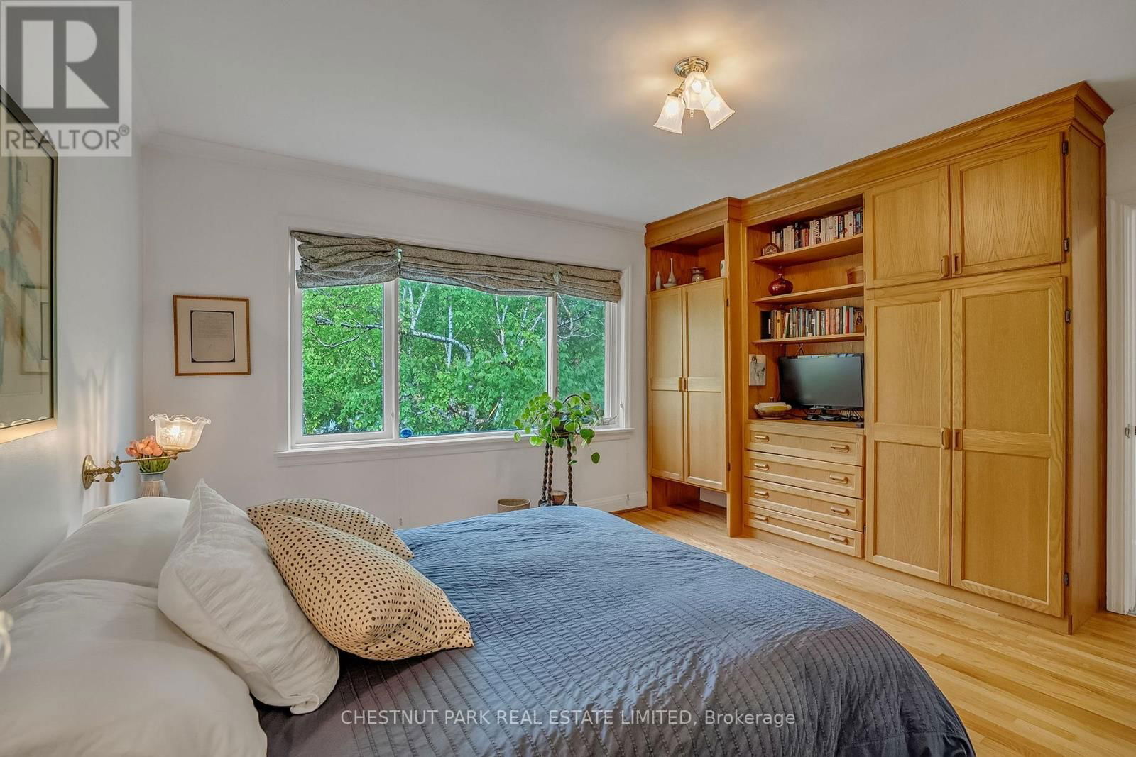 214 ARMOUR BOULEVARD Image 22