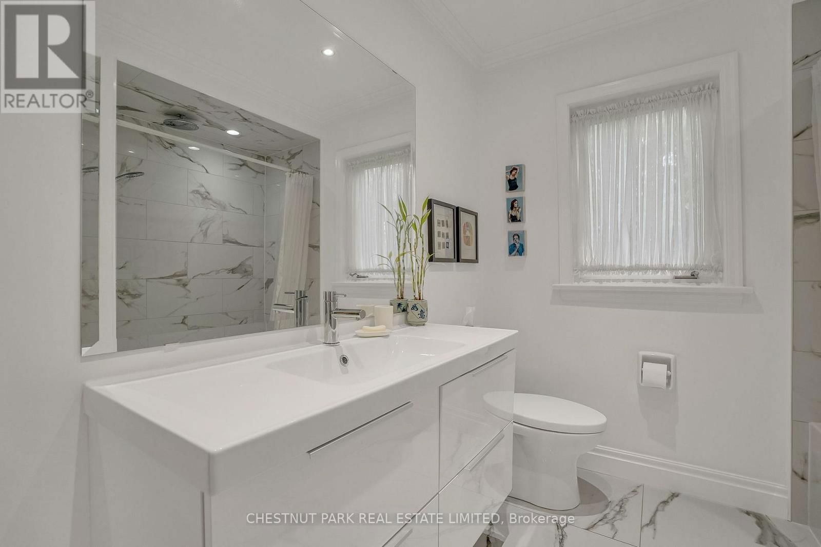 214 ARMOUR BOULEVARD Image 24