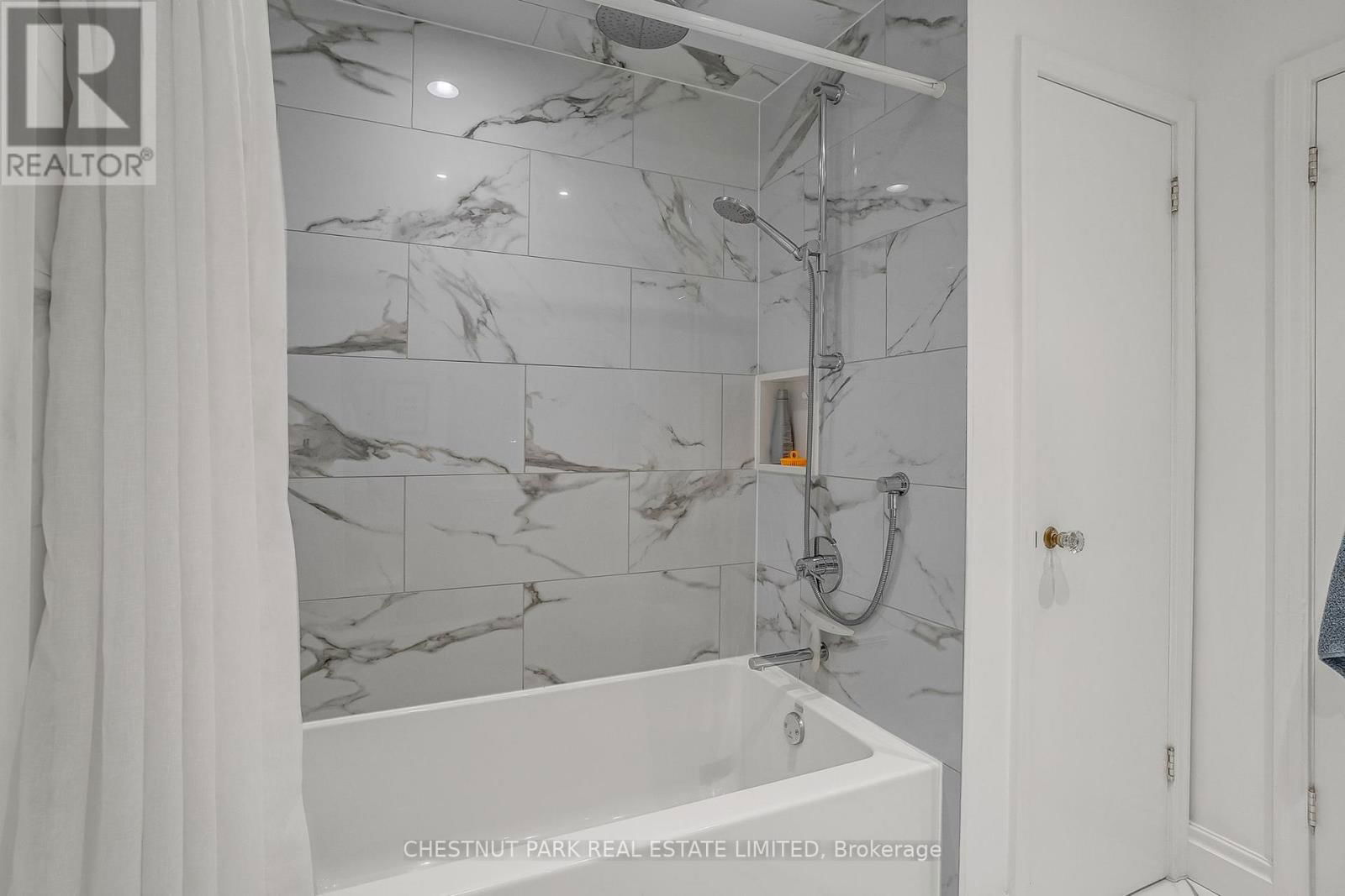214 ARMOUR BOULEVARD Image 25