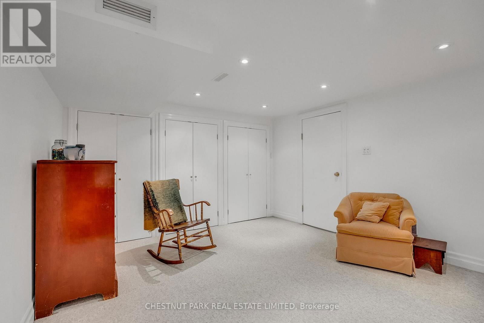 214 ARMOUR BOULEVARD Image 35