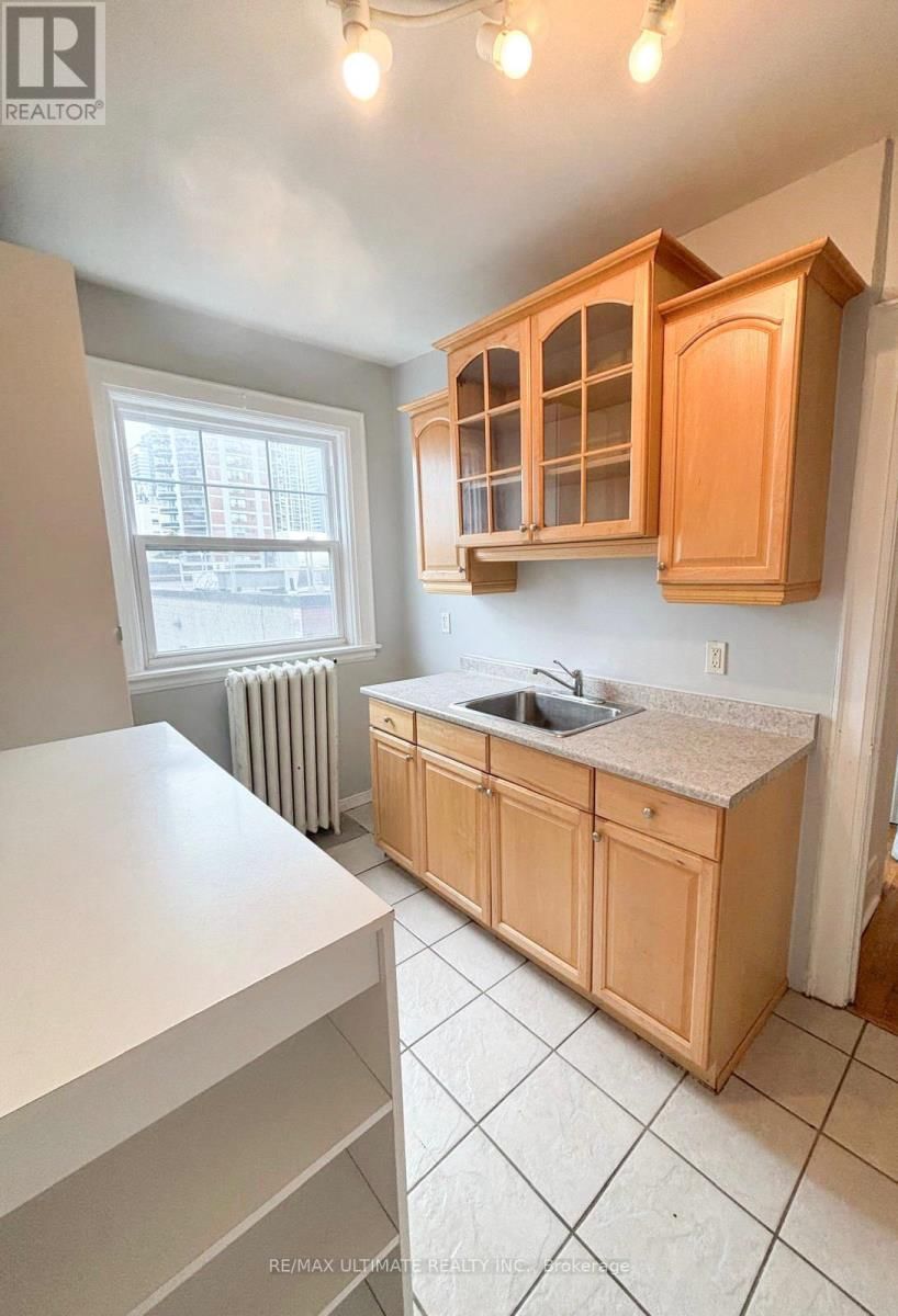 5 - 20 ROSELAWN AVENUE Image 1