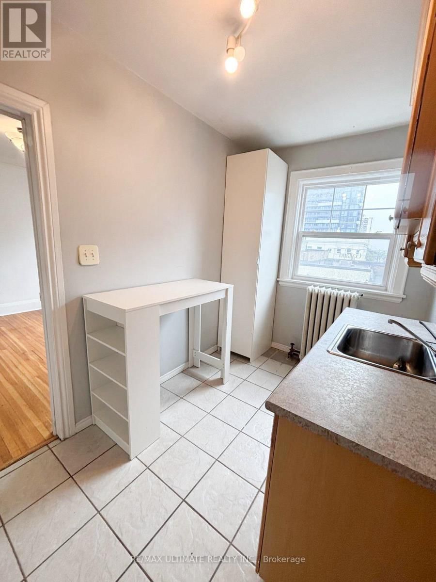 5 - 20 ROSELAWN AVENUE Image 3