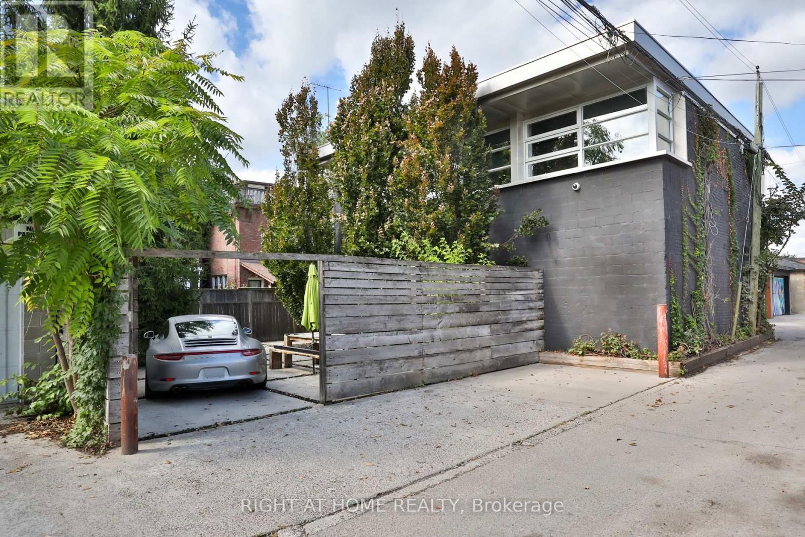 660R COLLEGE STREET Image 1