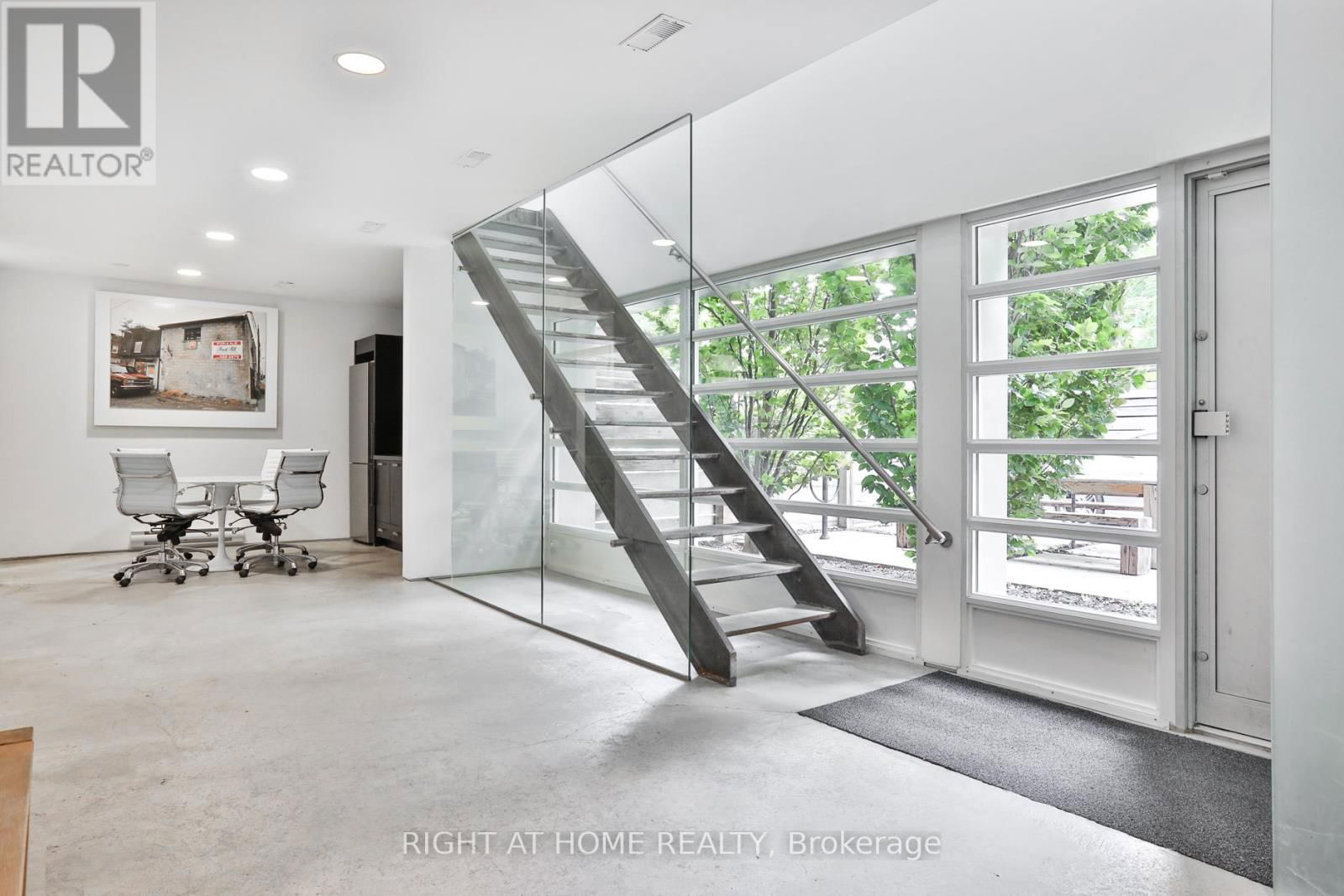 660R COLLEGE STREET Image 9