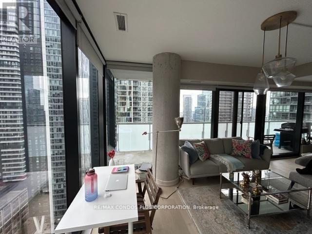 2507 - 11 CHARLOTTE STREET Image 12