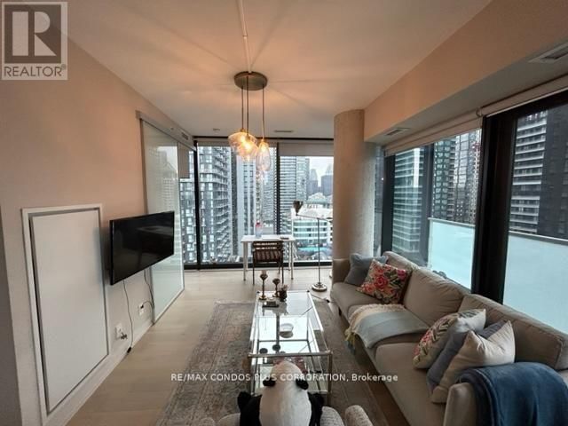 2507 - 11 CHARLOTTE STREET Image 17