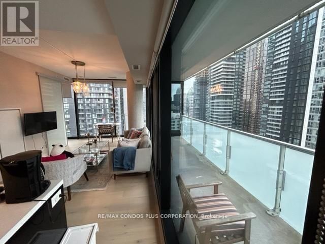 2507 - 11 CHARLOTTE STREET Image 23