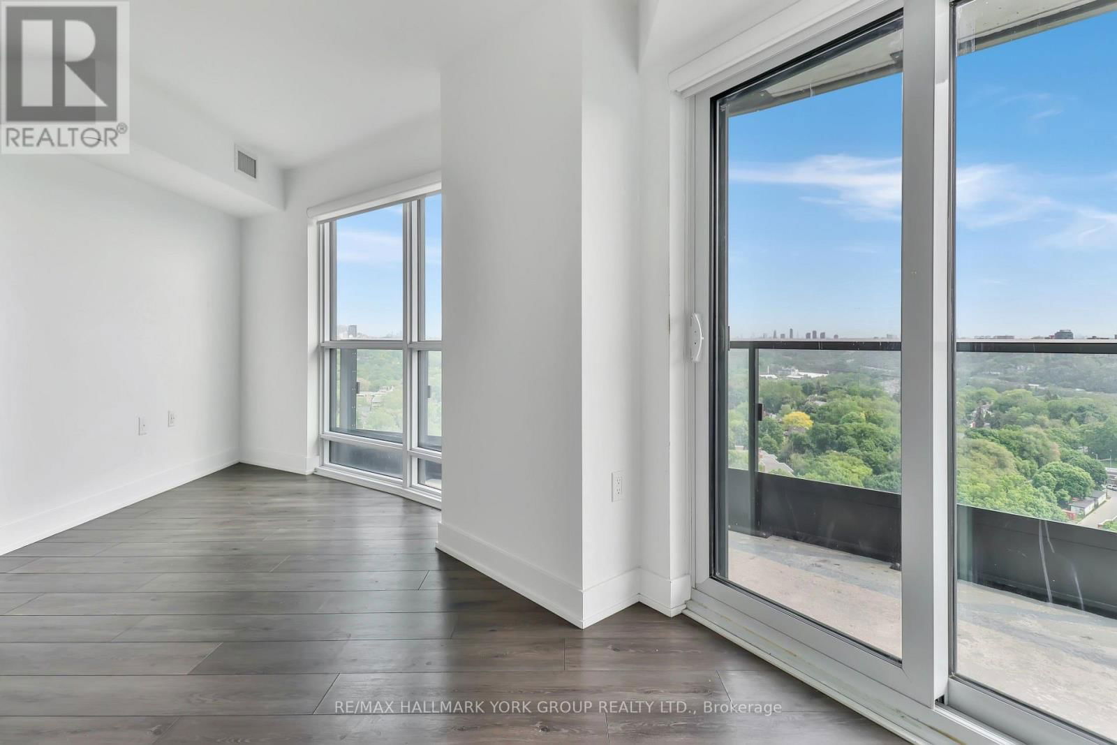 2017 - 585 BLOOR STREET EAST Image 14