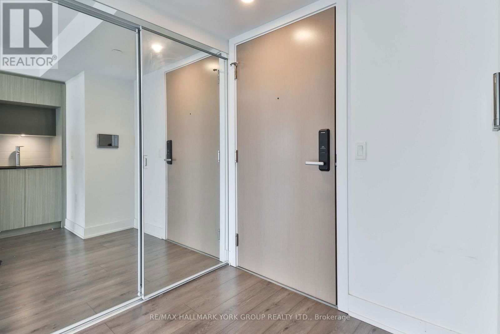 2017 - 585 BLOOR STREET EAST Image 7