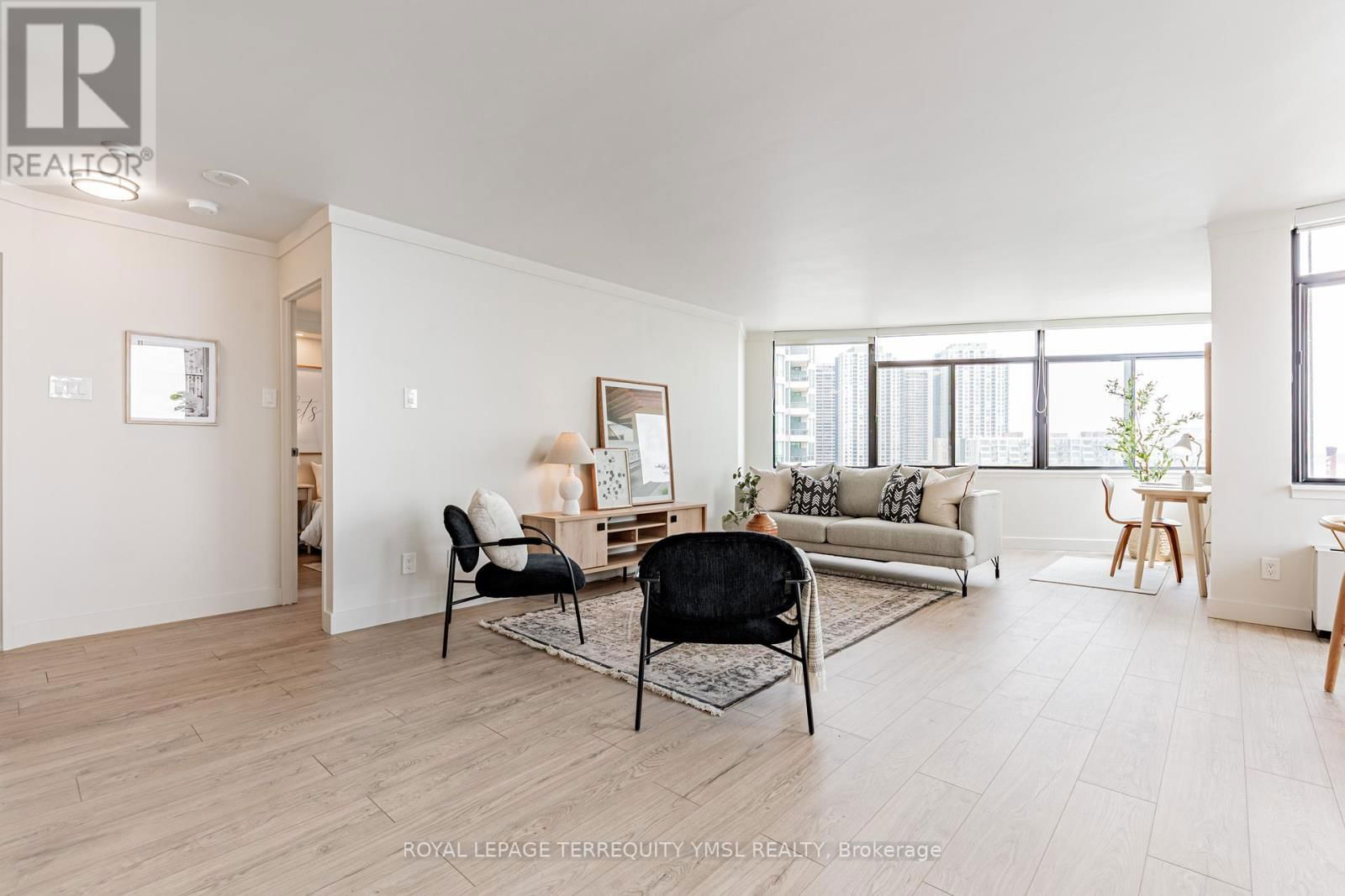 1401 - 250 QUEENS QUAY WEST Image 4