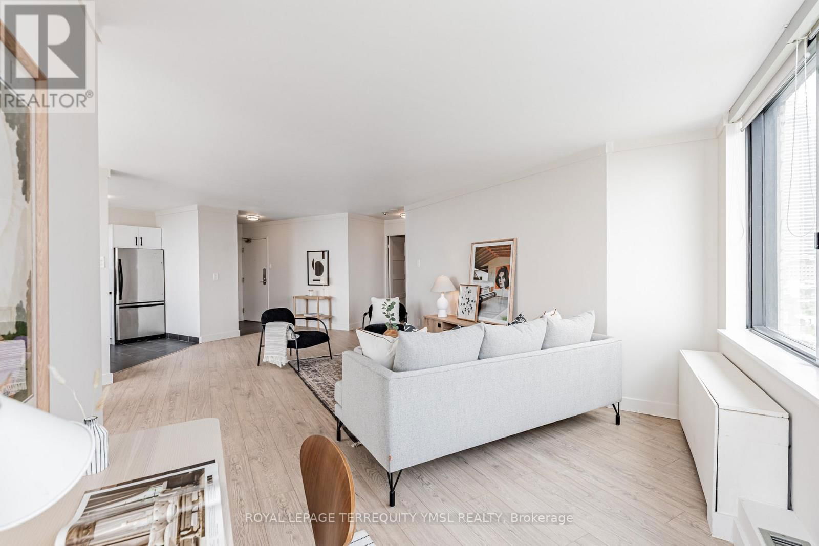 1401 - 250 QUEENS QUAY WEST Image 9