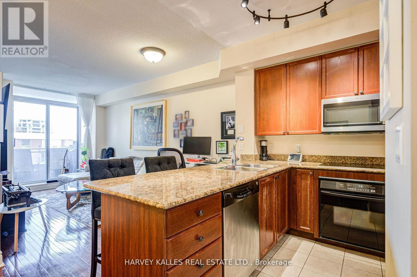 LPH01 - 245 DAVISVILLE AVENUE Image 12