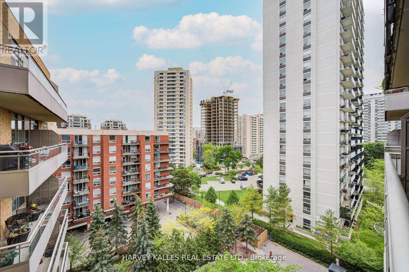 LPH01 - 245 DAVISVILLE AVENUE Image 24