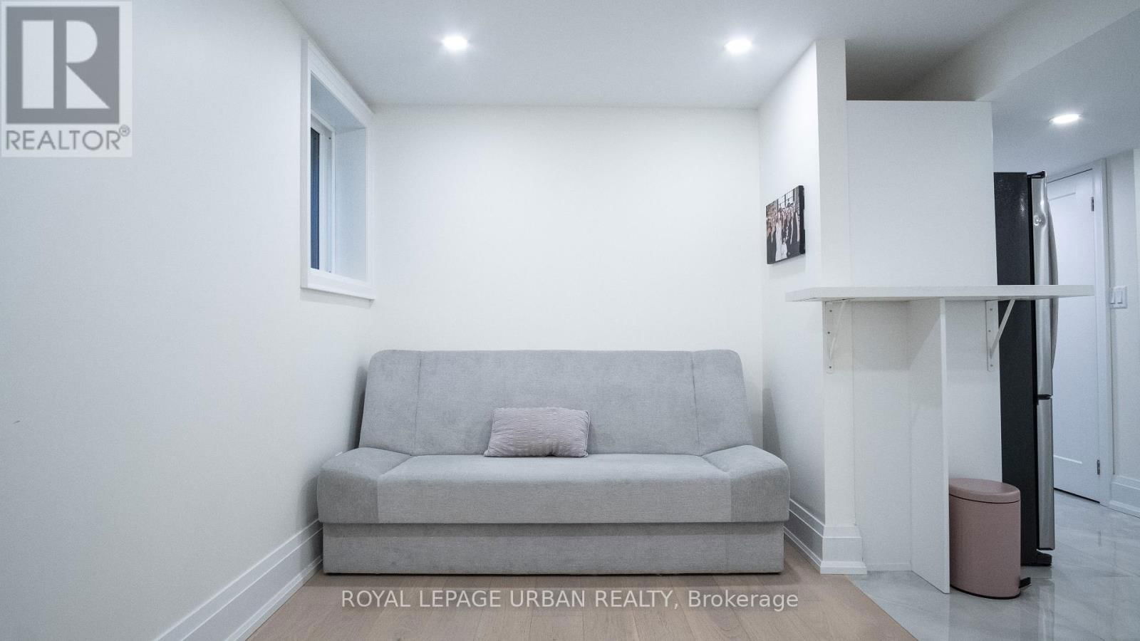 434 WESTMOUNT AVENUE Image 32