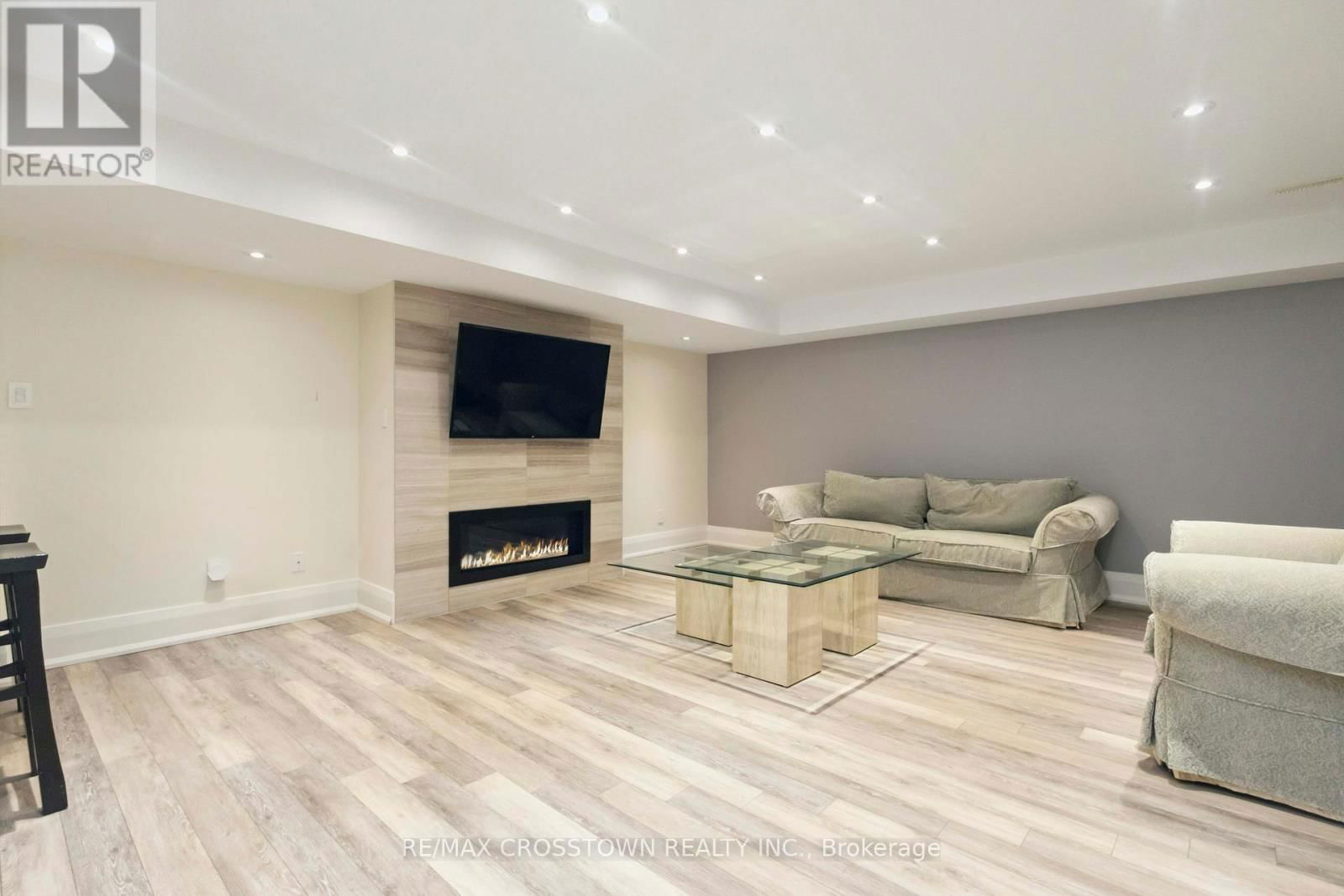 353 BRIAR HILL AVENUE Image 32