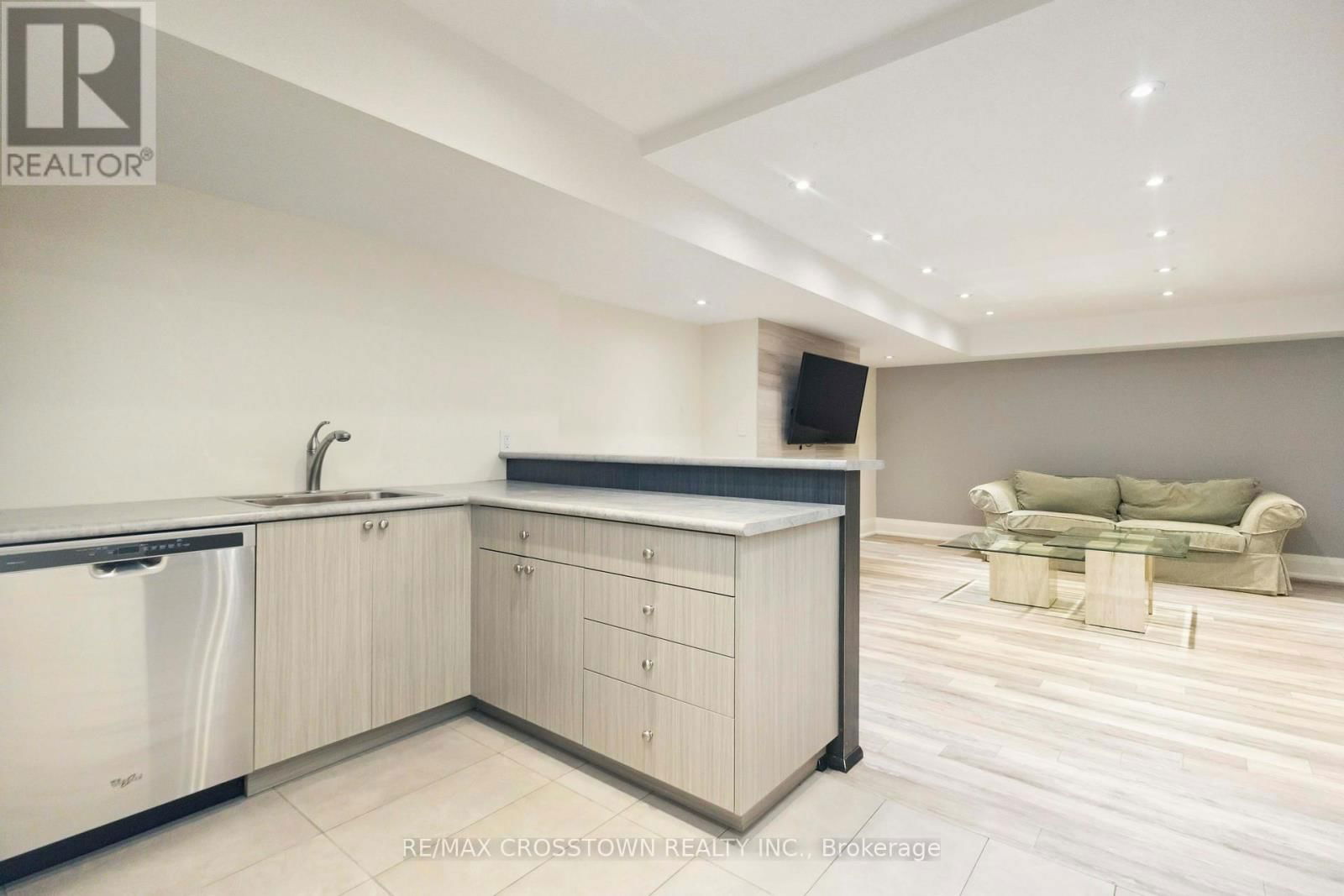 353 BRIAR HILL AVENUE Image 34