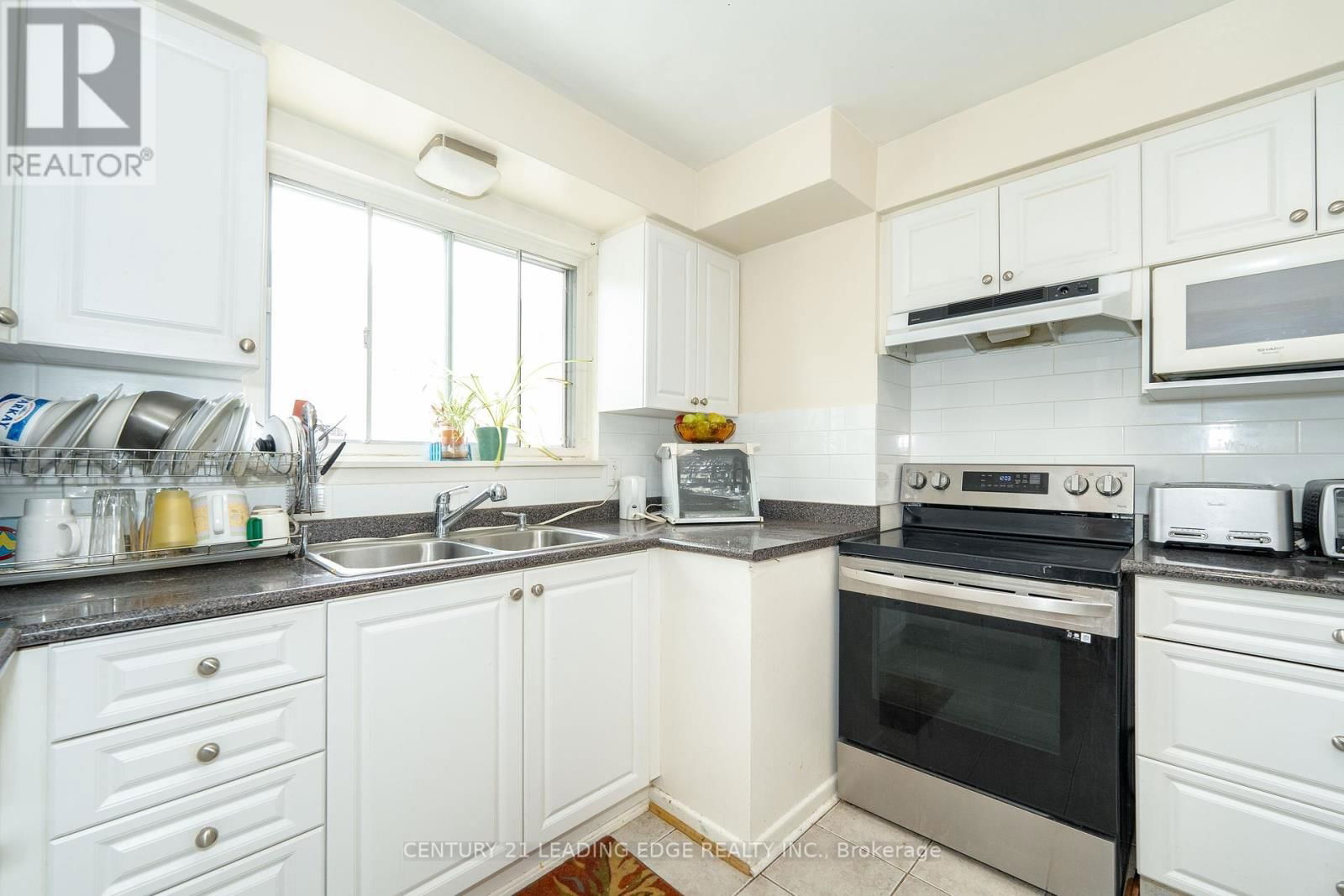 6 RAVENROCK COURT Image 10
