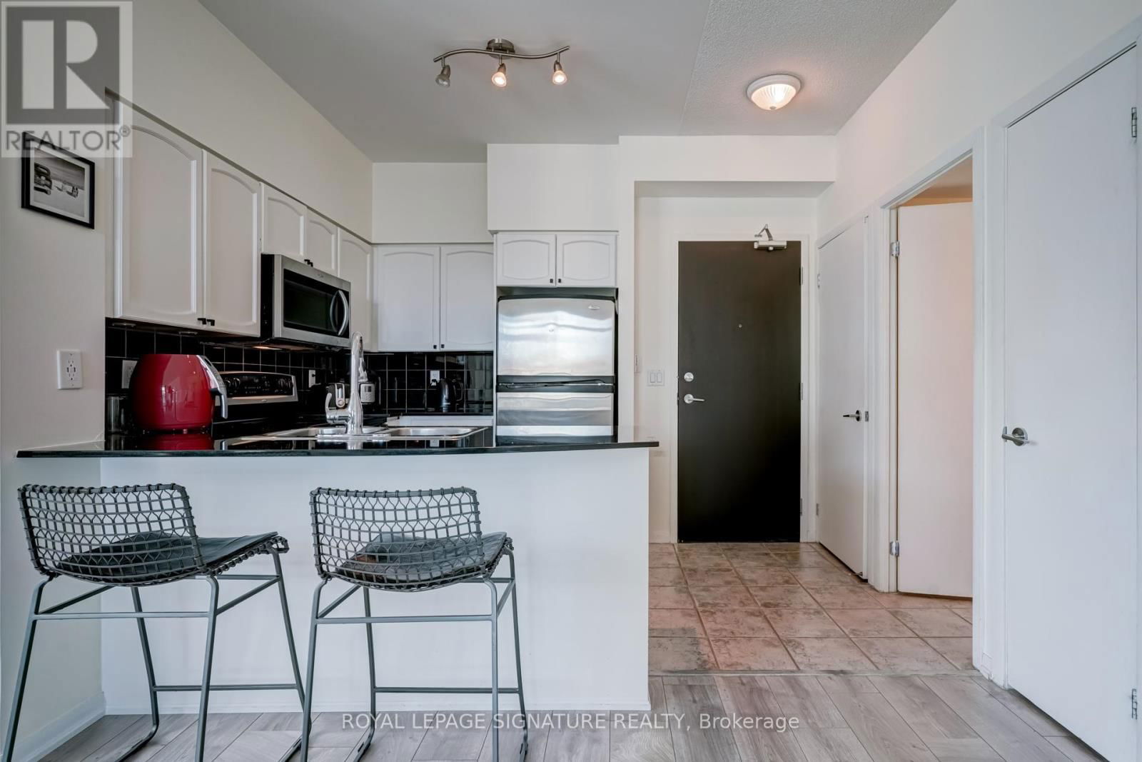 230 - 231 FORT YORK BOULEVARD Image 2