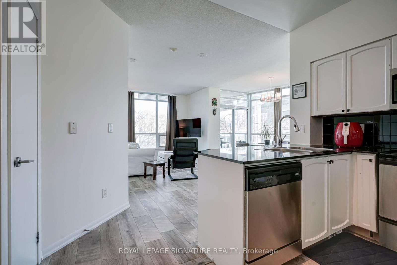 230 - 231 FORT YORK BOULEVARD Image 3
