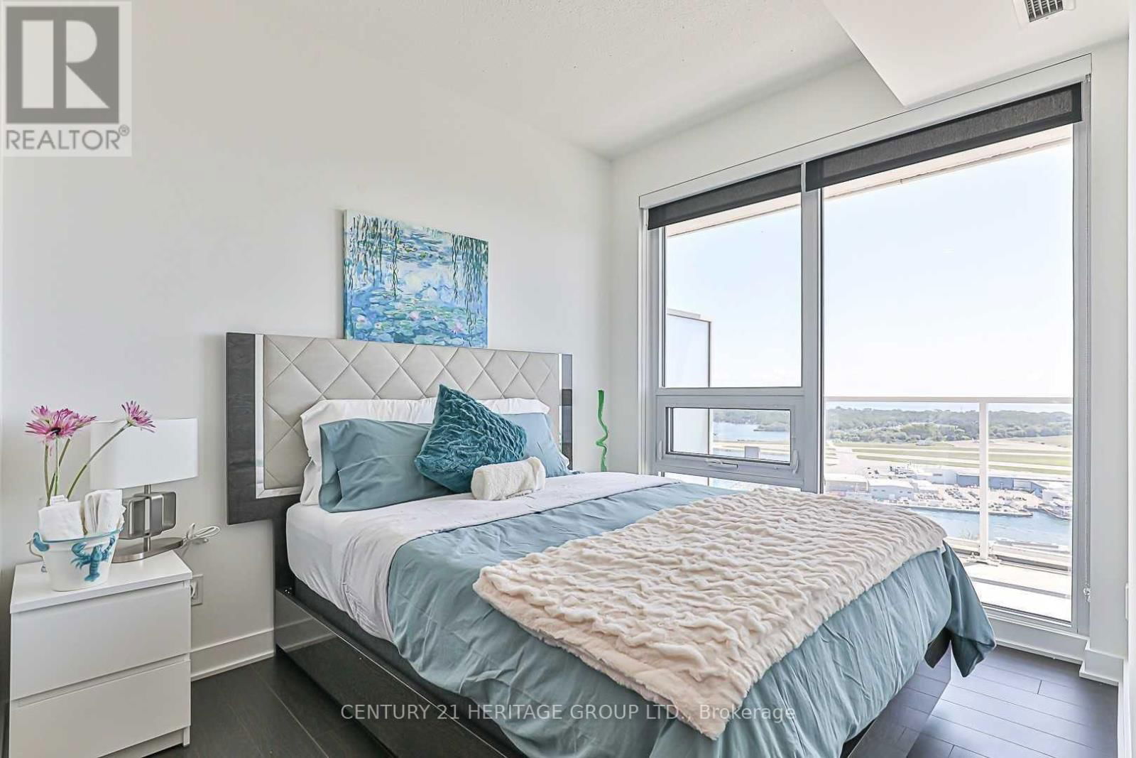 3702 - 17 BATHURST STREET Image 15