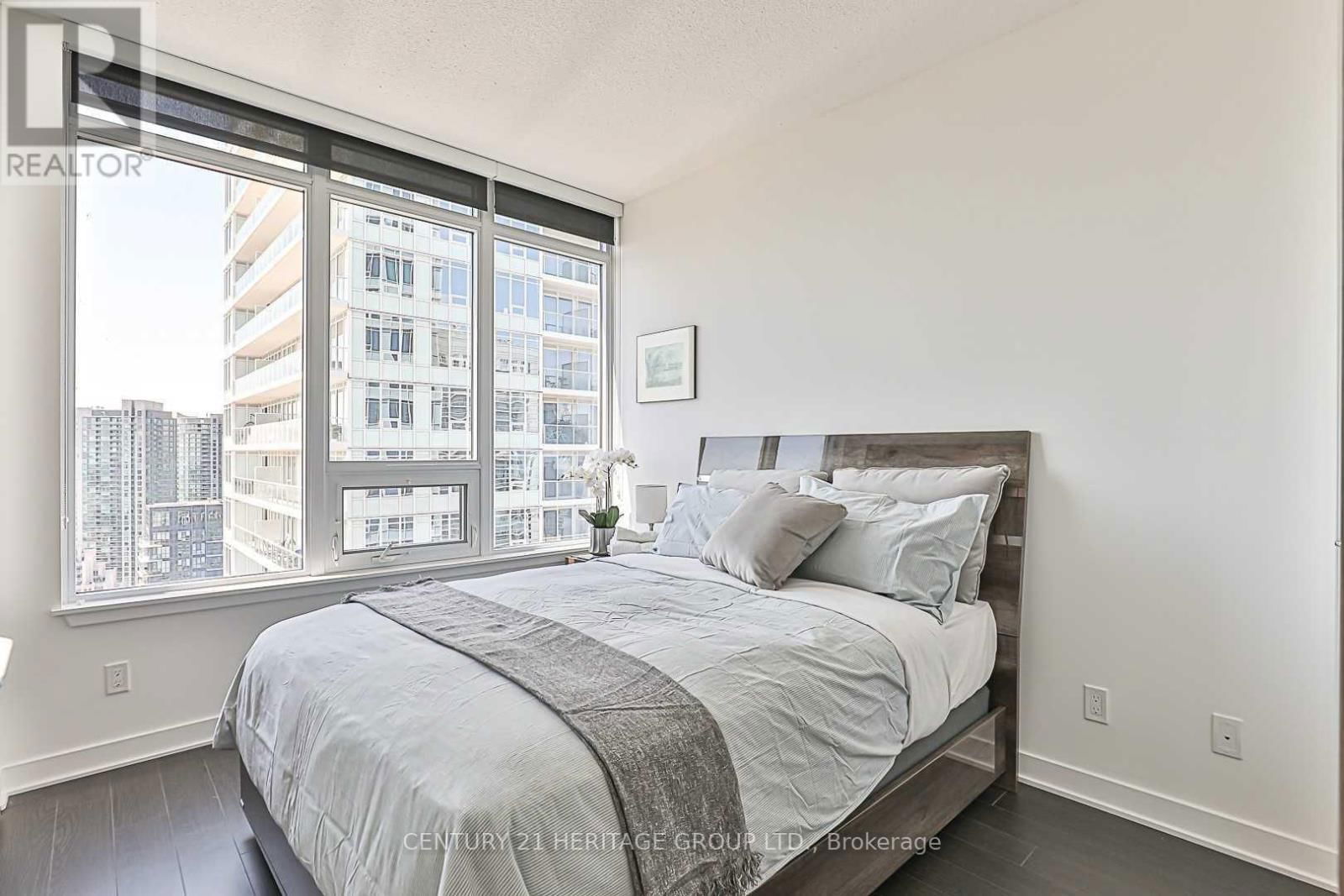 3702 - 17 BATHURST STREET Image 28