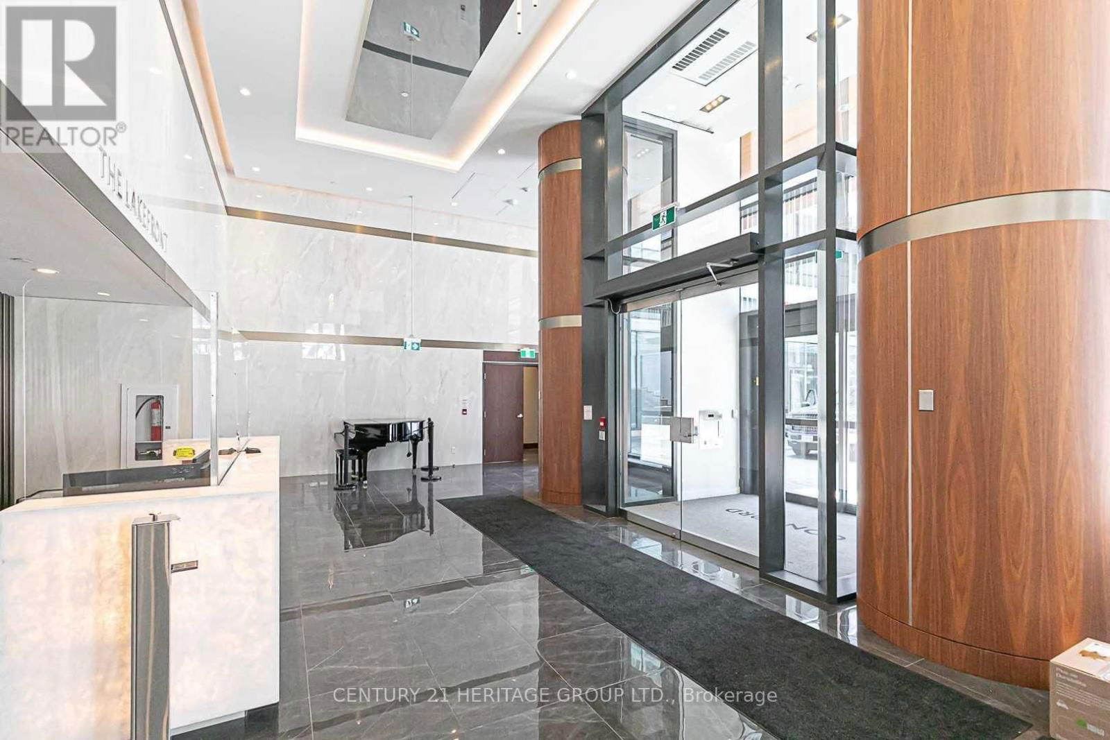 3702 - 17 BATHURST STREET Image 3