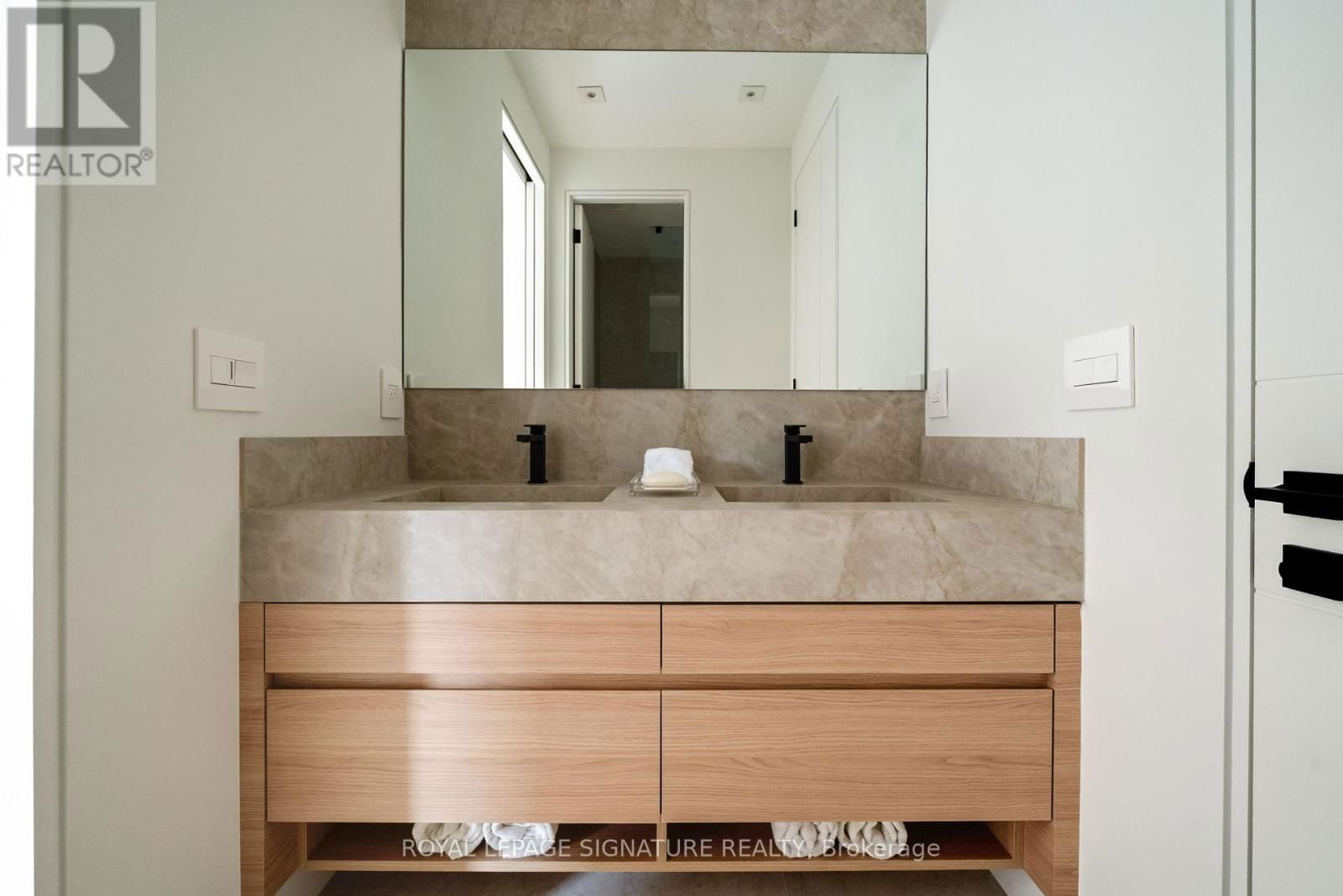 126 SHERWOOD AVENUE Image 39