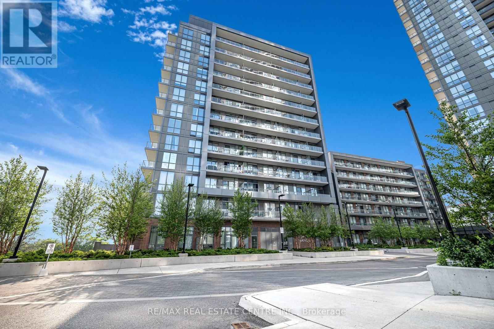 805 - 36 FOREST MANOR ROAD Image 1