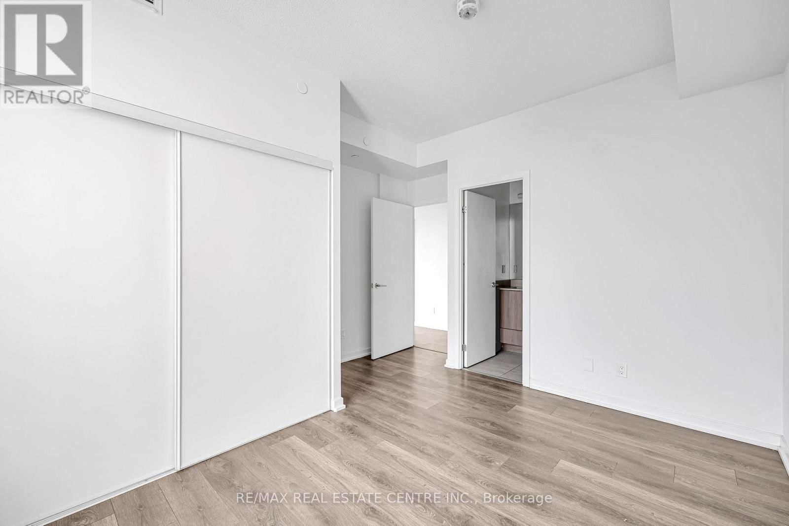 805 - 36 FOREST MANOR ROAD Image 15