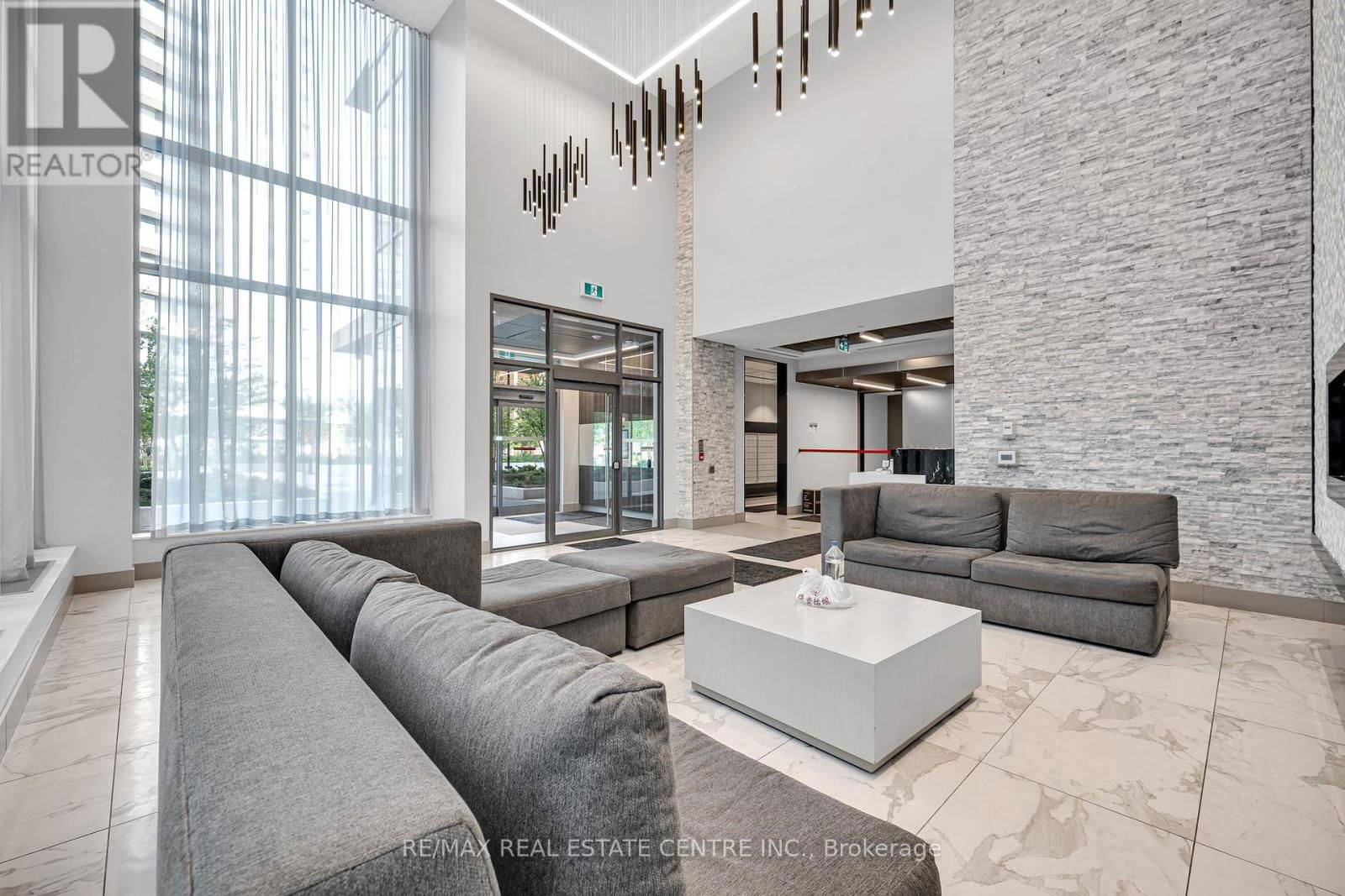 805 - 36 FOREST MANOR ROAD Image 3
