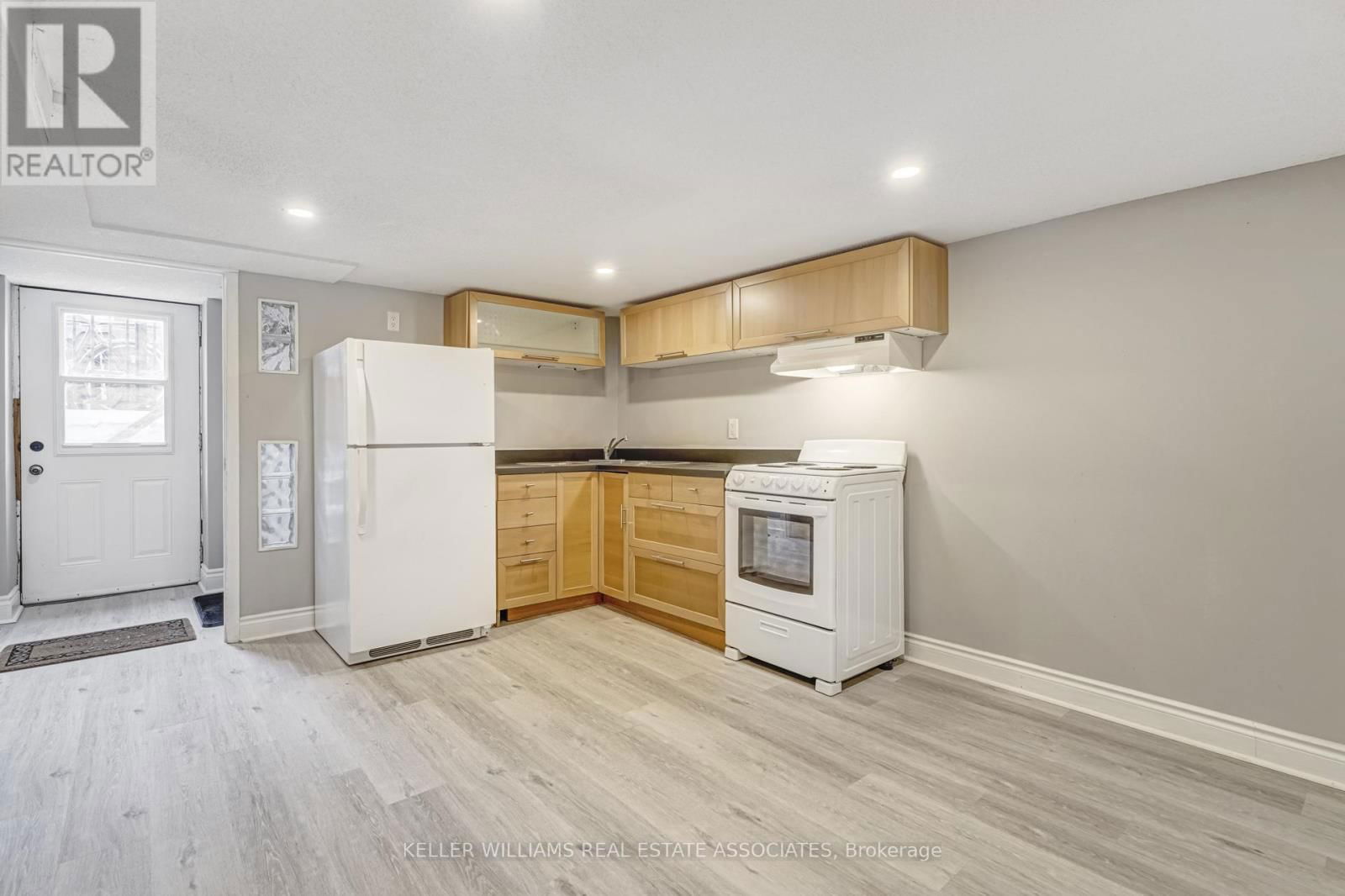 3 - 274 OSSINGTON AVENUE Image 10