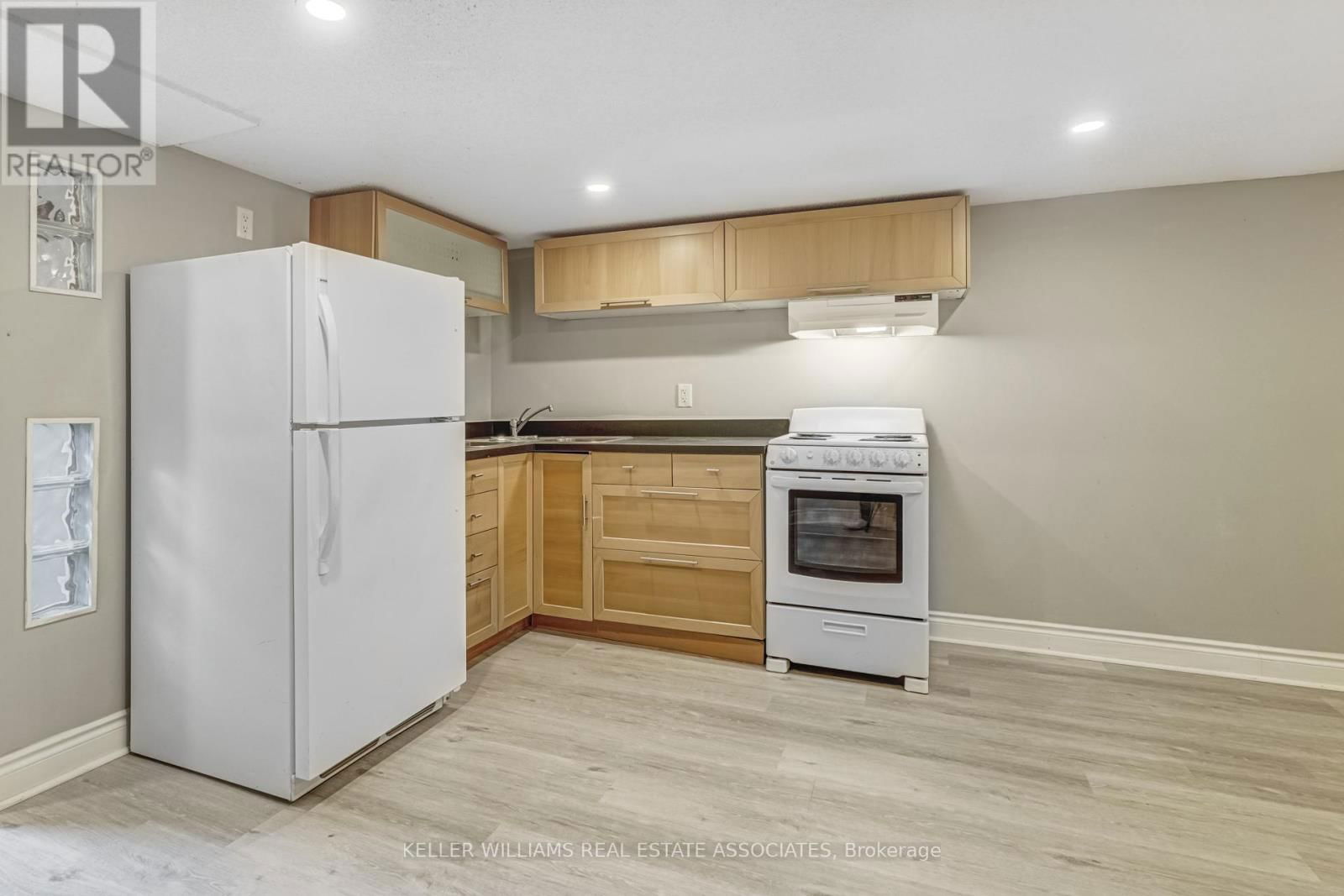 3 - 274 OSSINGTON AVENUE Image 12