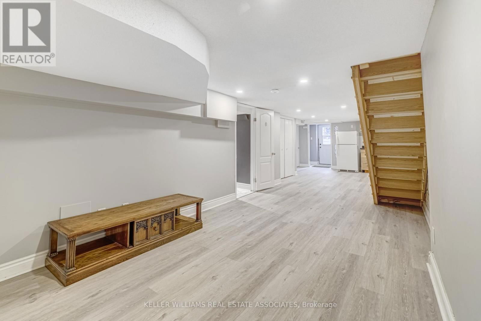 3 - 274 OSSINGTON AVENUE Image 13