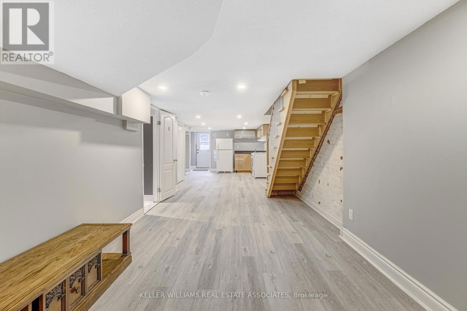 3 - 274 OSSINGTON AVENUE Image 16