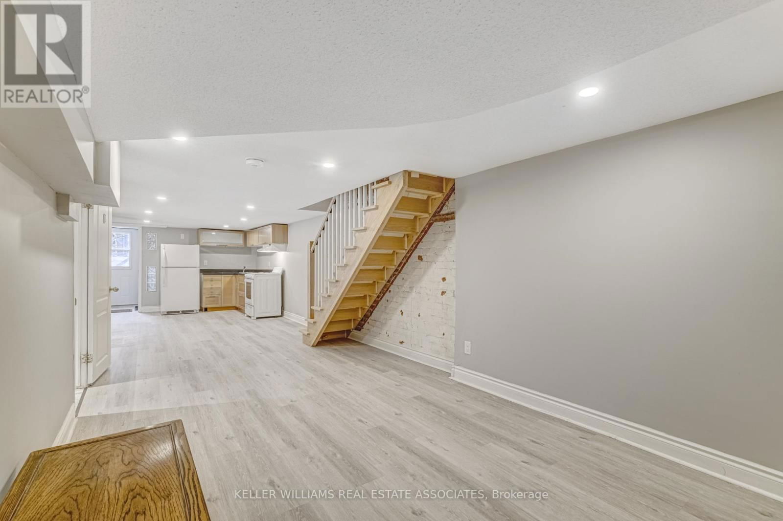 3 - 274 OSSINGTON AVENUE Image 17
